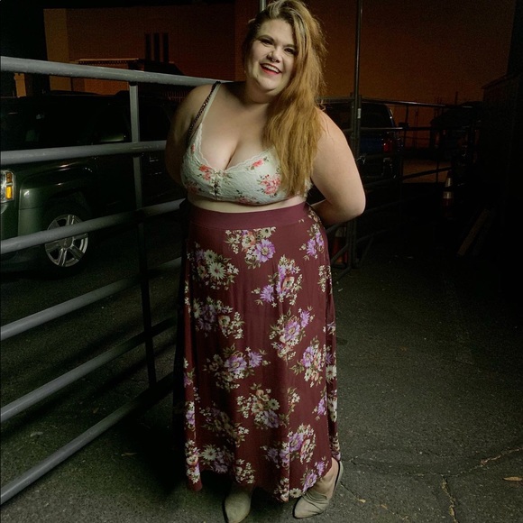 Meet your Posher: ONE DAY SHIPPING - Picture 4 of 6